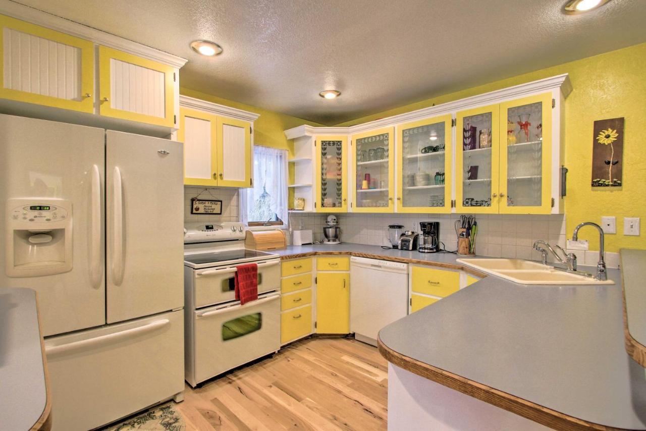 Cozy Home With Hot Tub Half Mi To Salmon River! Екстер'єр фото