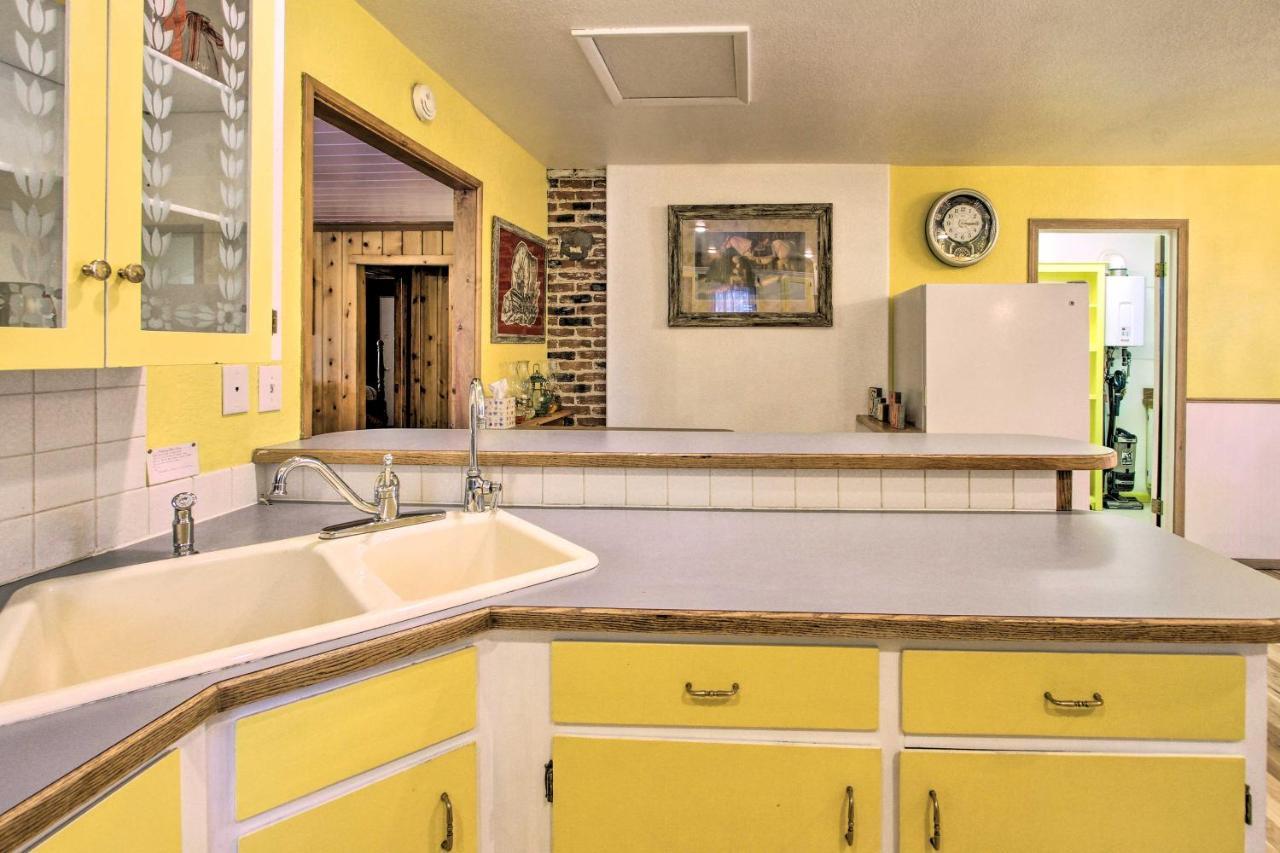 Cozy Home With Hot Tub Half Mi To Salmon River! Екстер'єр фото