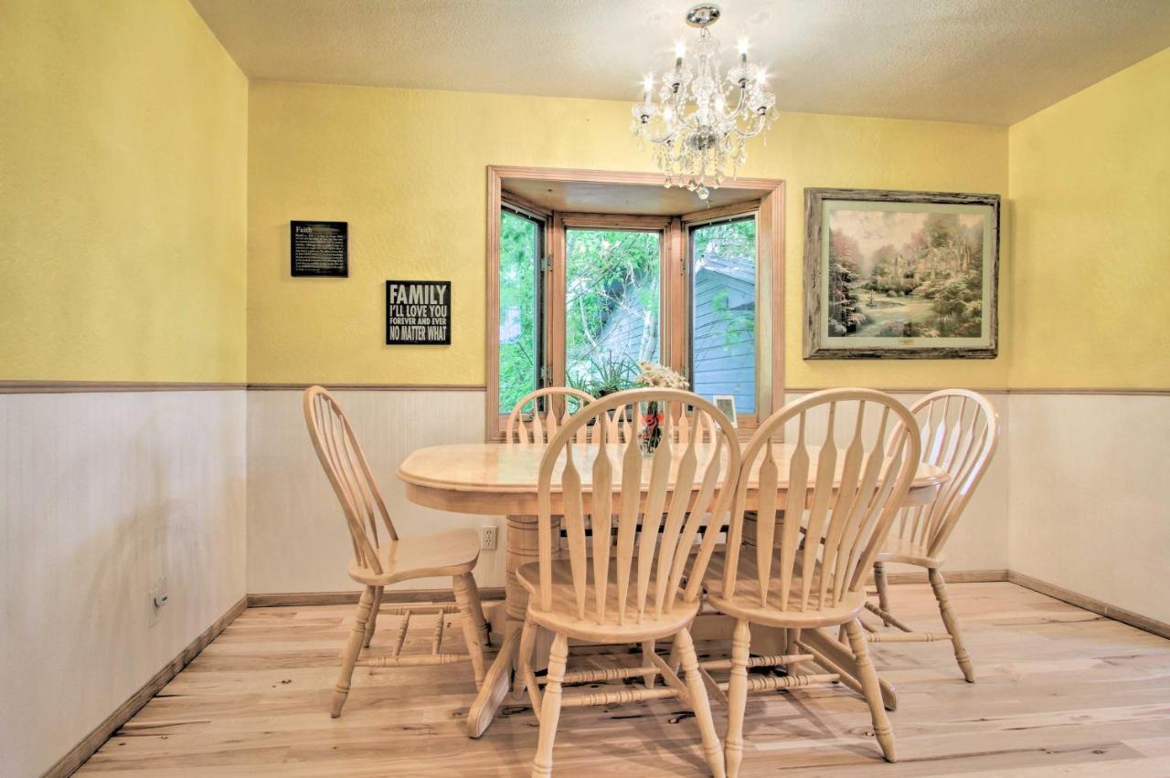 Cozy Home With Hot Tub Half Mi To Salmon River! Екстер'єр фото